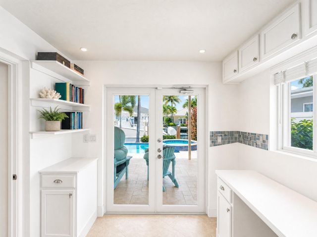 330 SE 10th Street, Pompano Beach, FL 33060