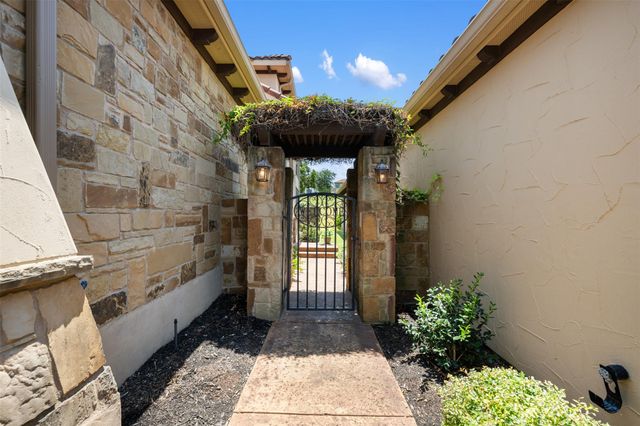 17 Borello DR 17, Austin, TX 78738