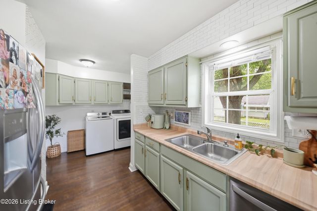 9712 Keys Ferry Rd, Fairdale, KY 40118