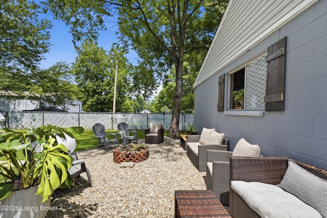 9712 Keys Ferry Rd, Fairdale, KY 40118