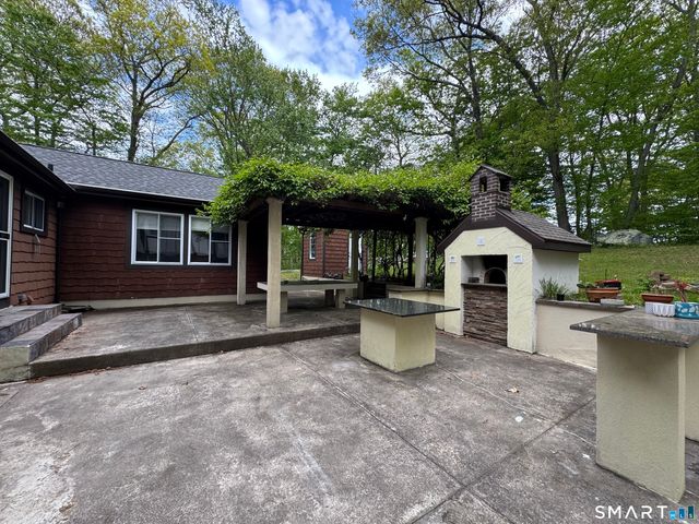 38 Grey Ledge Drive, Guilford, CT 06437