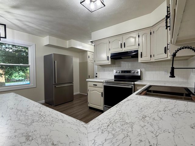 100 S 500 W, La Porte, IN 46350