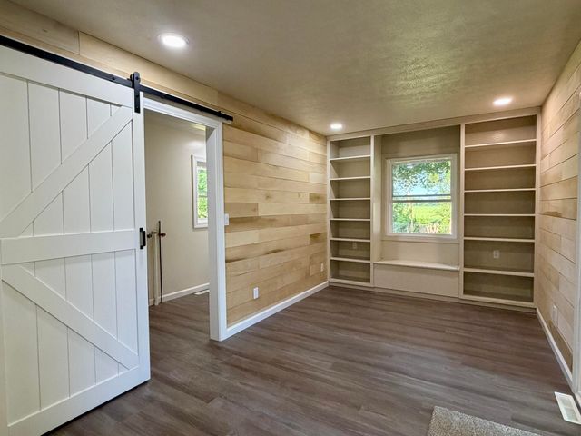 100 S 500 W, La Porte, IN 46350