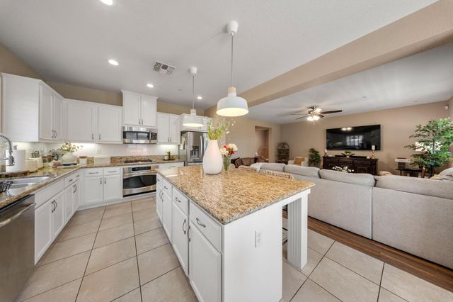 1046 Shady Grove St, Manteca, CA 95336
