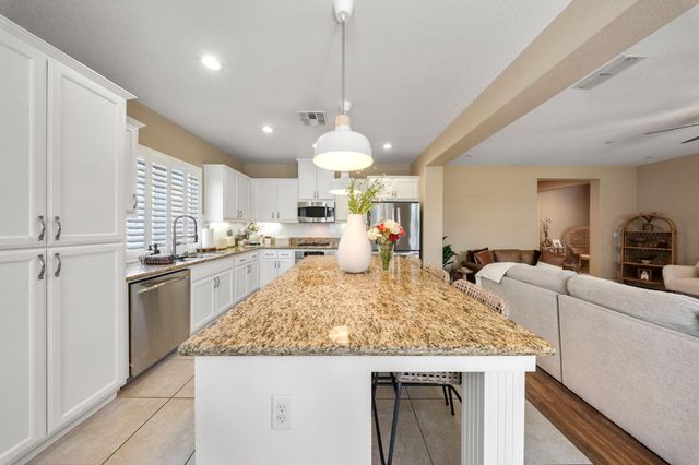 1046 Shady Grove St, Manteca, CA 95336