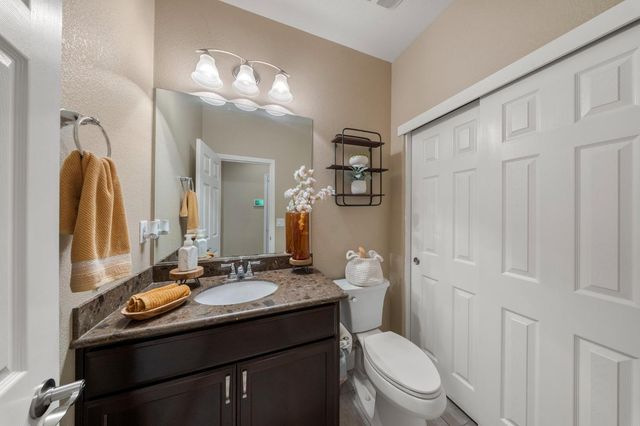 1046 Shady Grove St, Manteca, CA 95336