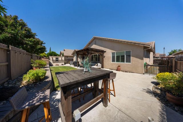 1046 Shady Grove St, Manteca, CA 95336