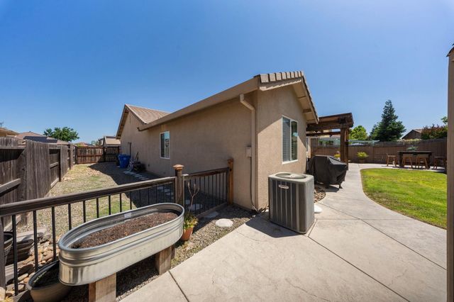 1046 Shady Grove St, Manteca, CA 95336