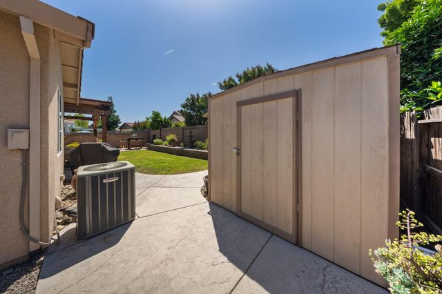 1046 Shady Grove St, Manteca, CA 95336
