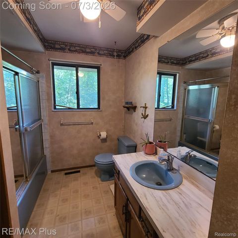 10120 Nimphie Road, Tyrone Township, MI 48430