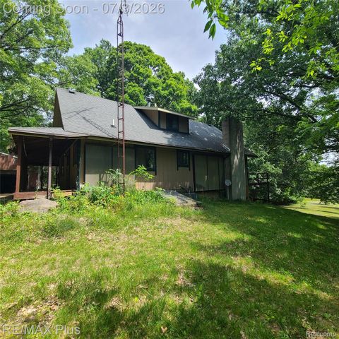 10120 Nimphie Road, Tyrone Township, MI 48430