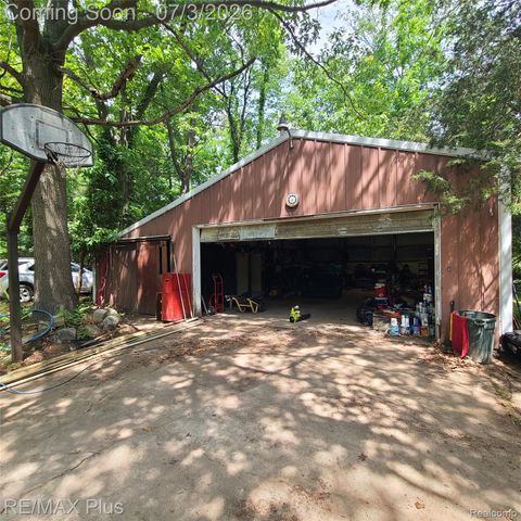 10120 Nimphie Road, Tyrone Township, MI 48430