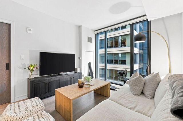 55 Lagrange 802, Boston, MA 02116