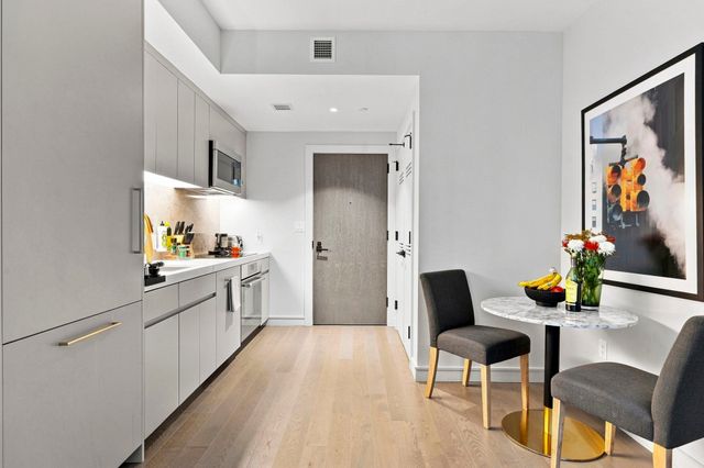 55 Lagrange 802, Boston, MA 02116