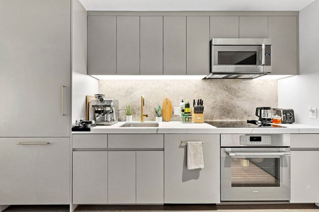 55 Lagrange 802, Boston, MA 02116