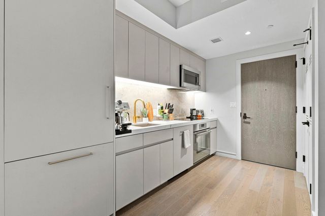 55 Lagrange 802, Boston, MA 02116