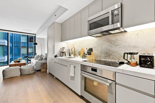 55 Lagrange 802, Boston, MA 02116