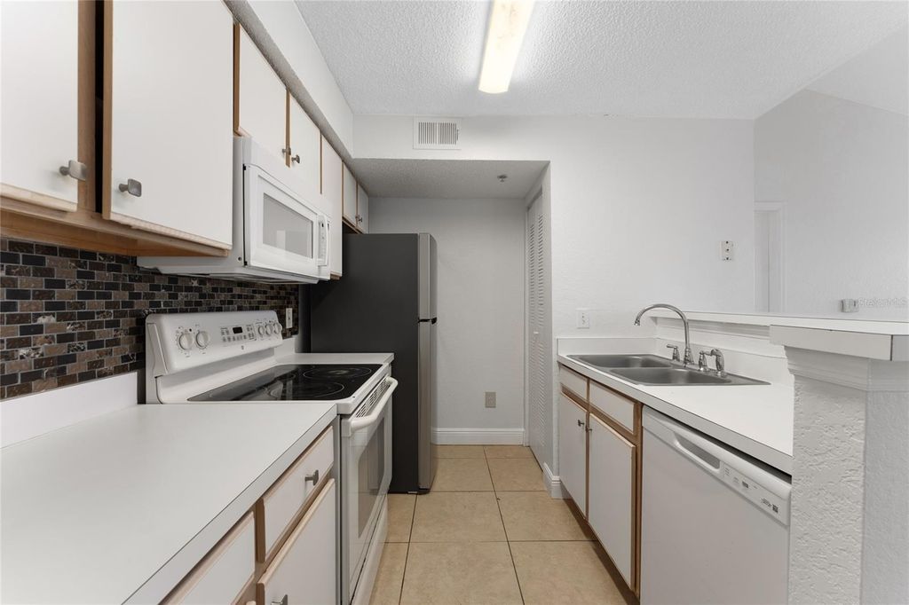 Image 11 of property listing at 2203 KEY WEST COURT 436, Kissimmee, FL 34741