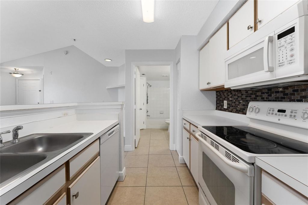 Image 13 of property listing at 2203 KEY WEST COURT 436, Kissimmee, FL 34741