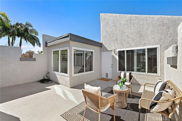 18721 Applewood Cir, Huntington Beach, CA 92646