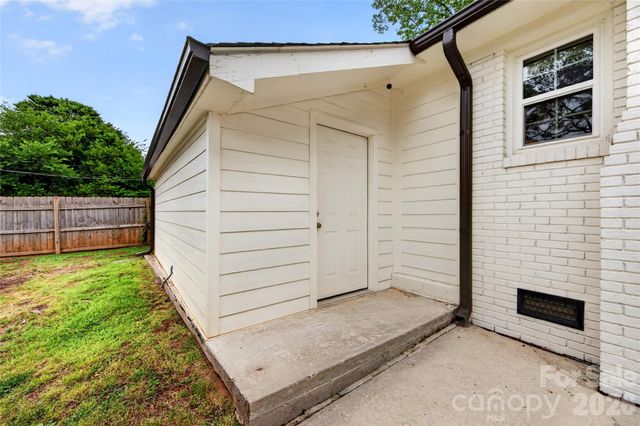 4023 Firethorne Road, Charlotte, NC 28205