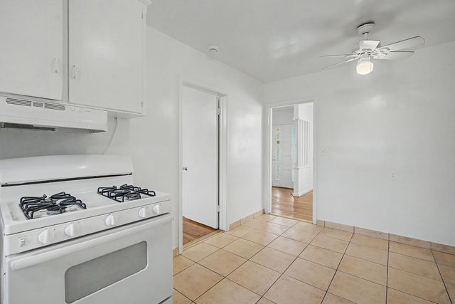 2306 E Dayton, Fresno, CA 93726