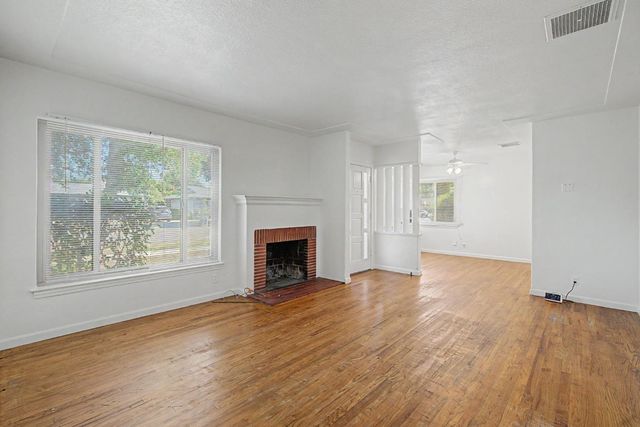 2306 E Dayton, Fresno, CA 93726