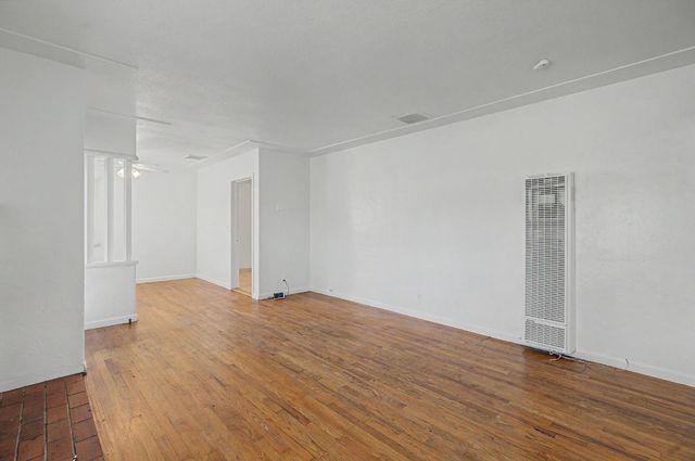 2306 E Dayton, Fresno, CA 93726
