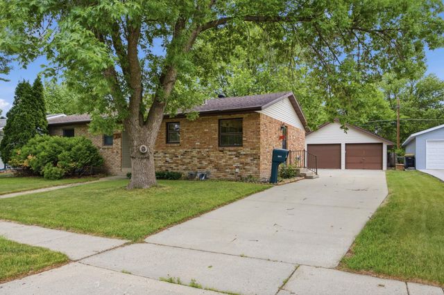 901 2nd Street E, West Fargo, ND 58078