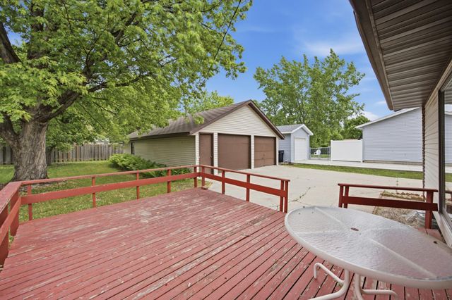 901 2nd Street E, West Fargo, ND 58078