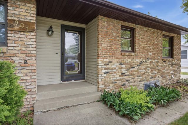 901 2nd Street E, West Fargo, ND 58078
