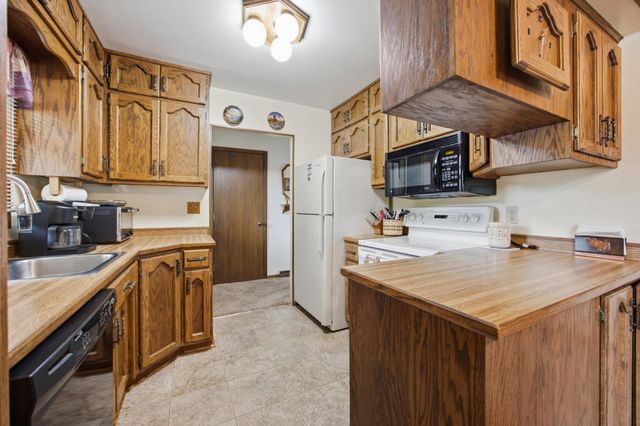 901 2nd Street E, West Fargo, ND 58078