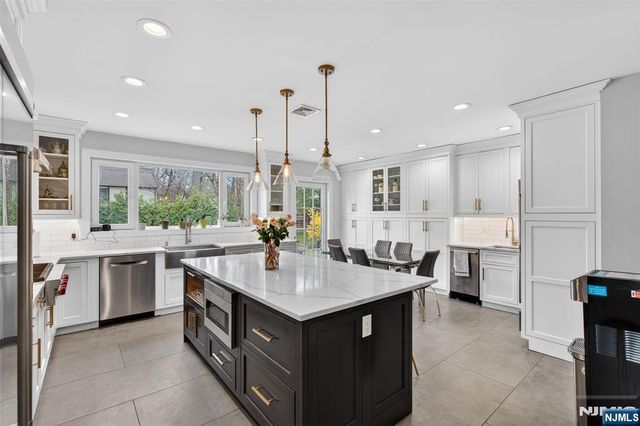 577 Grenville Avenue, Teaneck, NJ 07666
