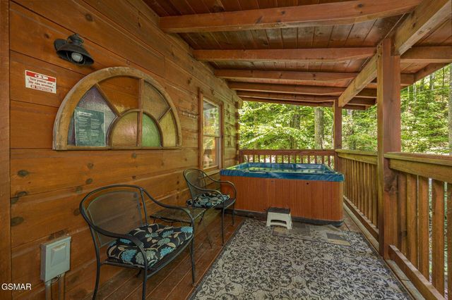 1823 Laurel Valley Way, Sevierville, TN 37862