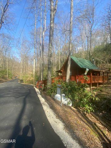 1823 Laurel Valley Way, Sevierville, TN 37862