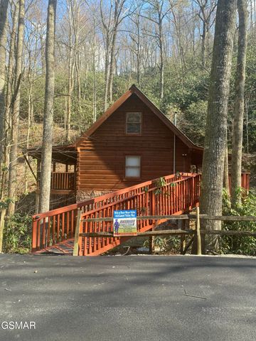 1823 Laurel Valley Way, Sevierville, TN 37862