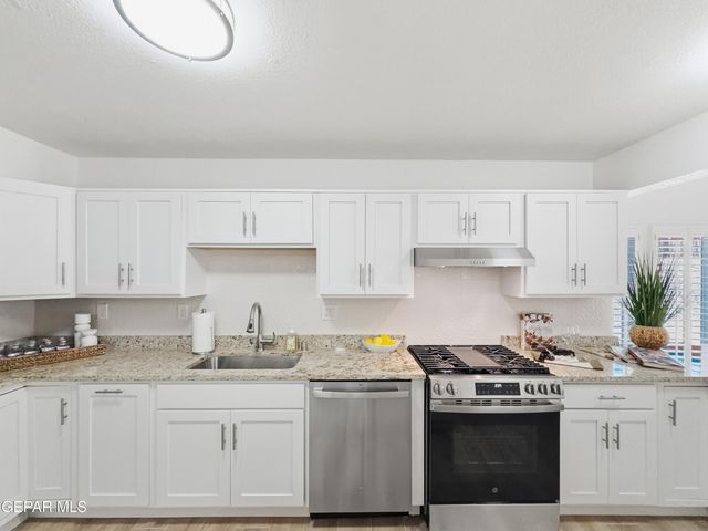 670 BLUFF CANYON Circle, El Paso, TX 79912