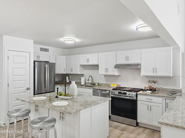 670 BLUFF CANYON Circle, El Paso, TX 79912