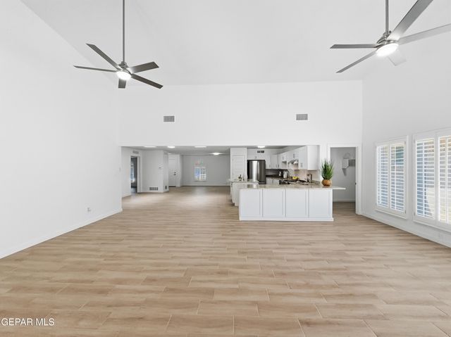 670 BLUFF CANYON Circle, El Paso, TX 79912