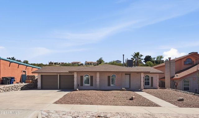 670 BLUFF CANYON Circle, El Paso, TX 79912