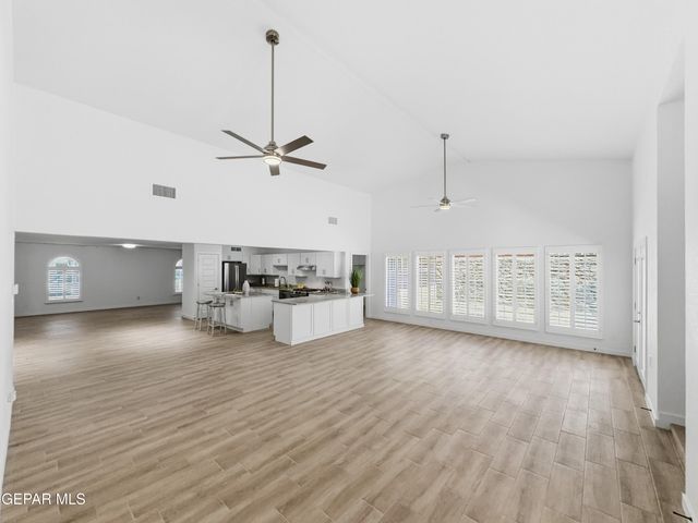 670 BLUFF CANYON Circle, El Paso, TX 79912