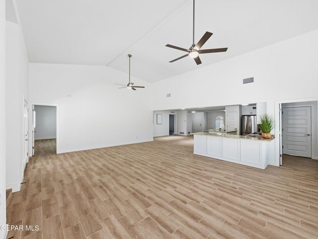 670 BLUFF CANYON Circle, El Paso, TX 79912