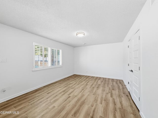 670 BLUFF CANYON Circle, El Paso, TX 79912