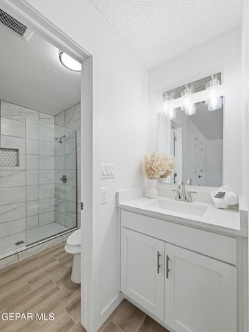 670 BLUFF CANYON Circle, El Paso, TX 79912