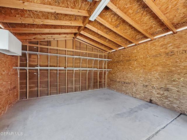 670 BLUFF CANYON Circle, El Paso, TX 79912