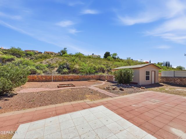670 BLUFF CANYON Circle, El Paso, TX 79912