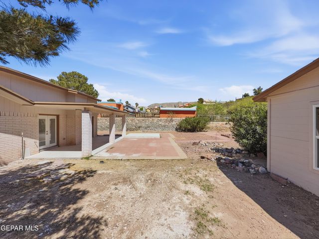 670 BLUFF CANYON Circle, El Paso, TX 79912