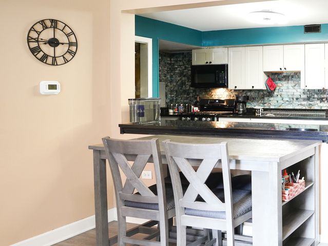 7770 S Woodward Avenue 7F, Woodridge, IL 60517