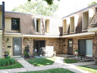 7770 S Woodward Avenue 7F, Woodridge, IL 60517