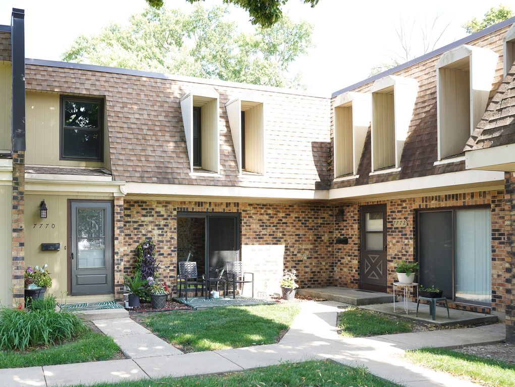 7770 S Woodward Avenue 7F, Woodridge, IL 60517